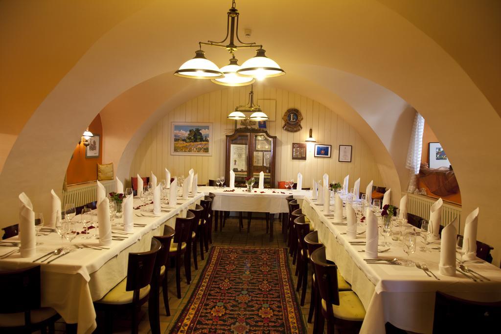 Gasthof Zum Goldenen Anker Хайнбург-ан-дер-Донау Экстерьер фото